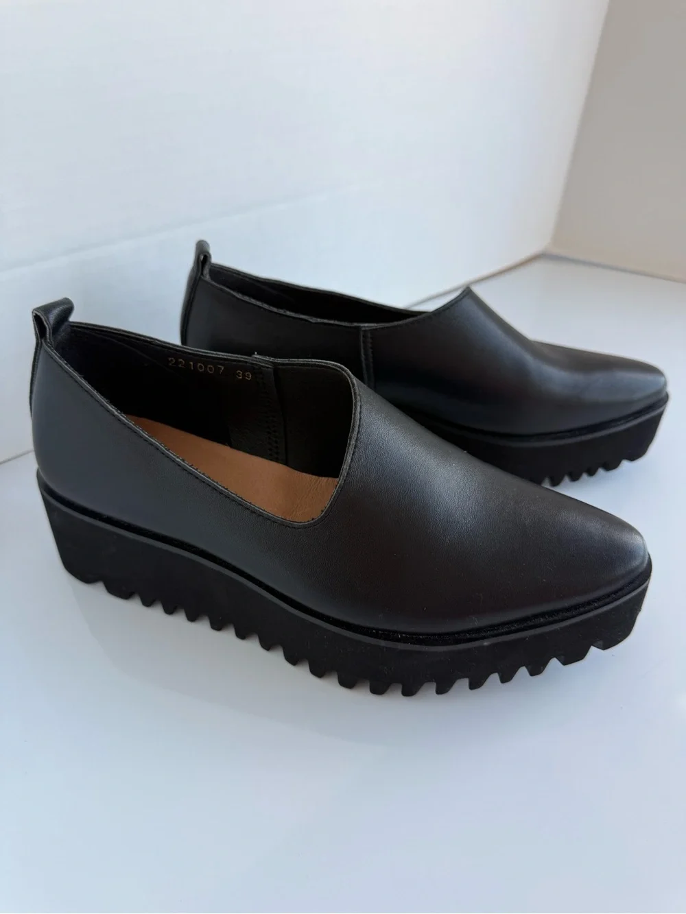 ALL BLACK Side Scoop Black Leather Platform Slip-On Shoes